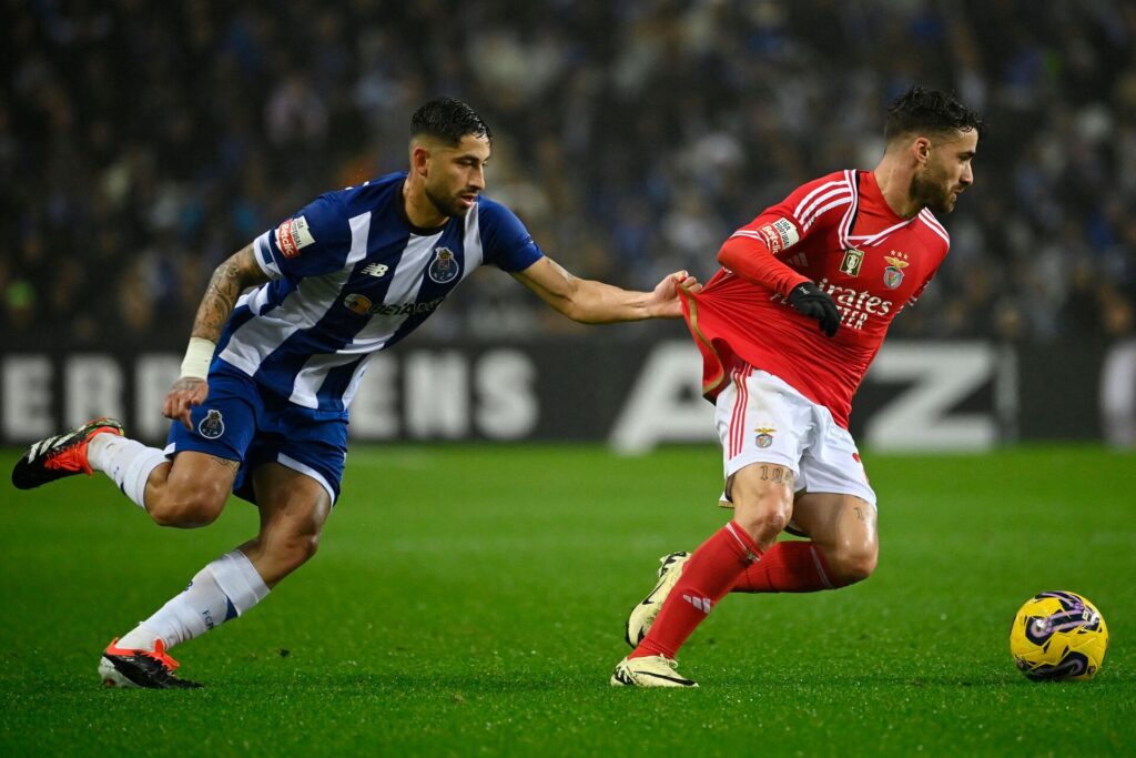 Flere storklubber vil have fingrene i Portos Alan Varela ifølge medie.