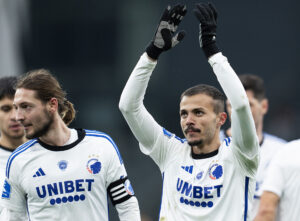 Rasmus Falk og Diogo Goncalves efter kampen mod Lyngby.