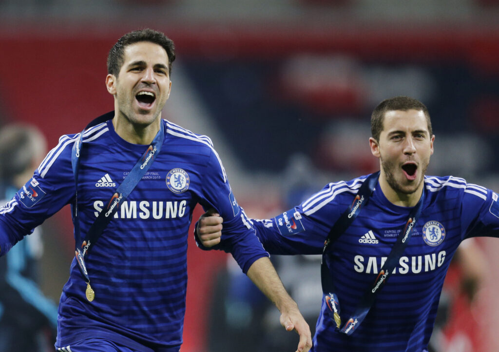 Cesc Fabregas og Eden Hazard fejrer Capital One Cup-triumf i Chelsea.