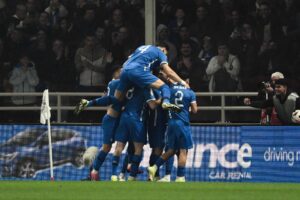 Grækenland jubler efter 1-0-scoringen imod Kazakhstan.