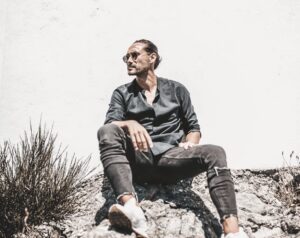 Issey Morgan Nakajima-Farran er tidligere fodboldspiller og nuværende kunstner