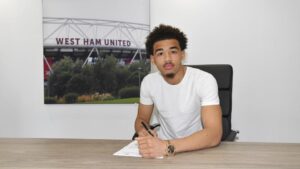 Junior Robinson i færd med at skrive under på en ny kontrakt med West Ham.