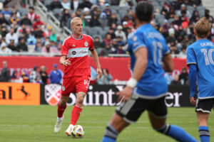 Chicago Fires danske forsvarsspiller Tobias Salquist med bolden i kampen mod CF Montréal.