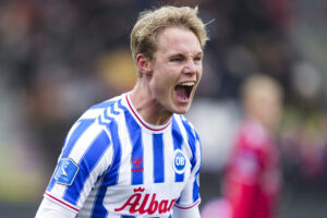 Max Fenger jubler efter sin scoring for OB