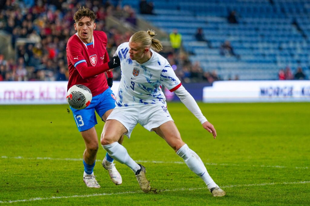 Erling Haaland i duel for det norske landshold mod Tjekkiet