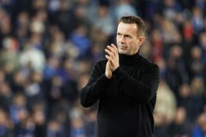 Club Brugge-træner Ronny Deila klapper.