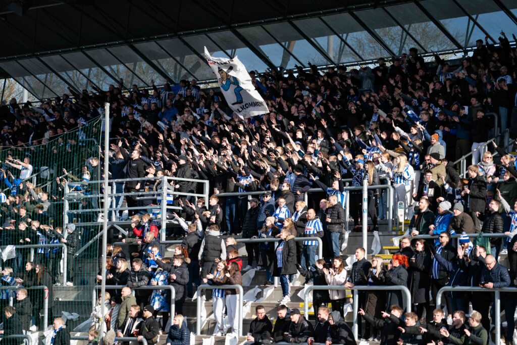 OB fans under Superliga-kampen imod FCK
