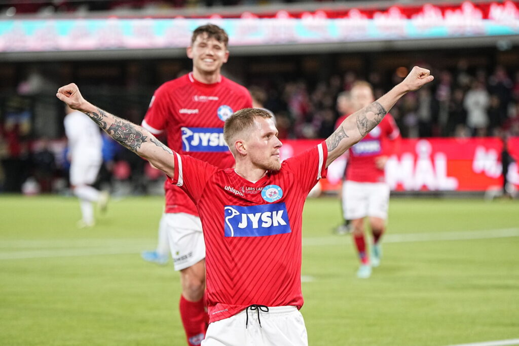 Tonni Adamsen fejrer sit mål imod FC Fredericia for Silkeborg IF.