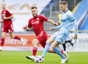 Randers FCs Daniel Høegh i kamp med Lyngbys Frederik Gytkjær under superligakampen mellem Randers FC og Lyngby i Randers søndag den 31. marts 2024.