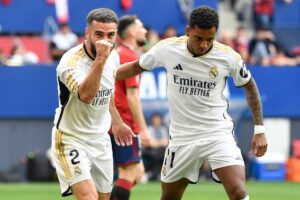 Rodrygo og Dani Carvajal fejrer en scoring.