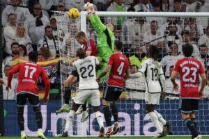 Andriy Lunin i aktion for Real Madrid under en kamp mod Celta Vigo.