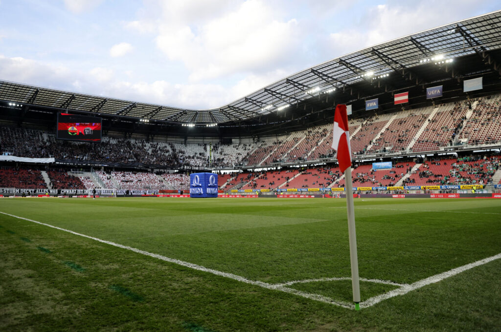Rapid Wien er blevet straffet af den østrigske Bundesliga i forbindelse med krænkende og homofobisk adfærd.
