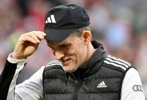 Thomas Tuchel ærgrer sig over nederlaget til Dortmund.