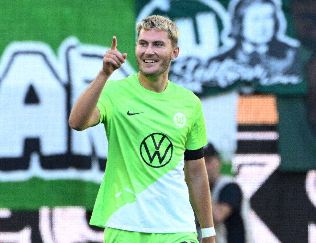 Jonas Wind jubler med en finger efter et mål for Wolfsburg