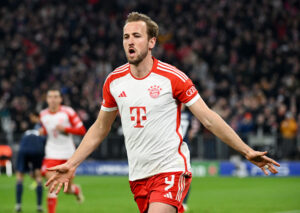 Harry Kane fejrer en scoring for Bayern München.
