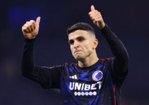 Elyounoussi jubler ud til FCK's fans