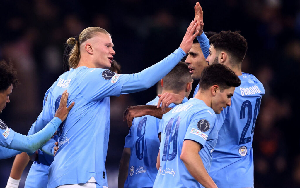 Haaland jubler sammen med de andre spillere fra Manchester City