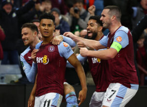 Aston Villa-spillere jubler over Olli Watkins scoring mod Ajax.