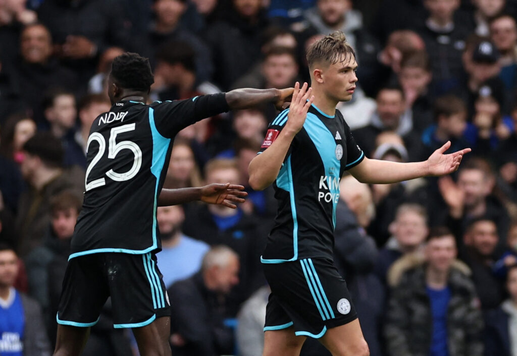 Leicester-spillerne brokker sig over en dommerkendelse i FA Cup-kampen mod Chelsea