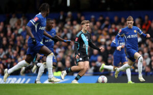 Kiernan Dewsbury-Hall i kamp imod Chelsea.