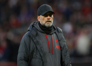 Jürgen Klopp ser misfornøjet ud.