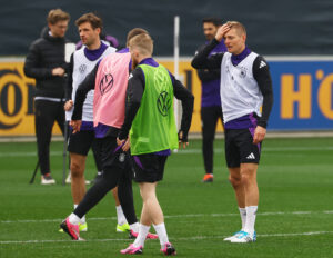 Toni Kroos på træningsbanen for Tyskland.