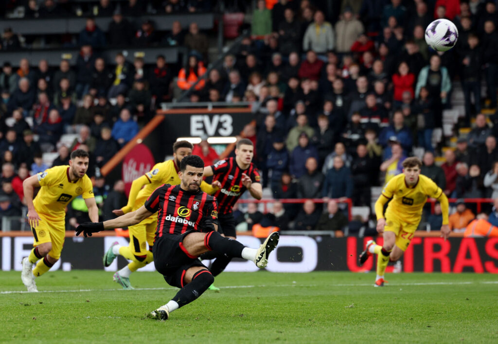 Dominic Solanke misser på skammelig vis et straffespark, da Bournemouth tager imod Sheffield United