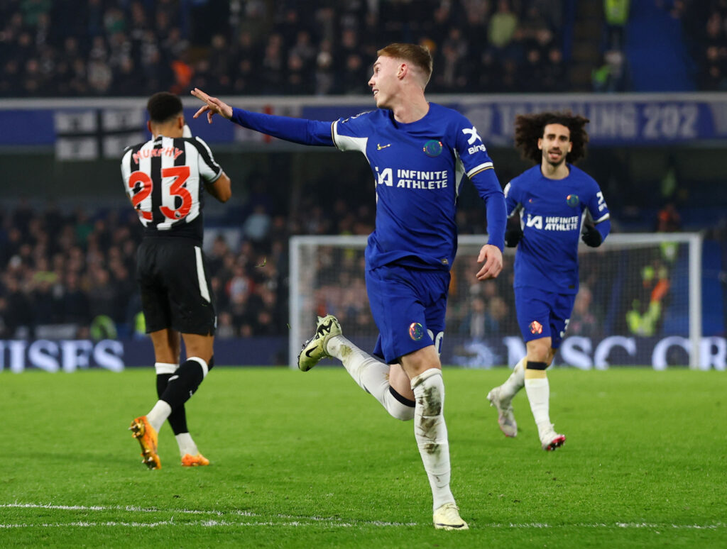 Cole Palmer jubler efter sin scoring for Chelsea mod Newcastle.