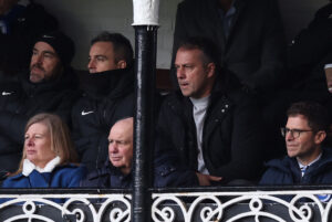 Hansi Flick har været til møde med FC Barcelonas præsident Joan Laporta - det skriver den tyske journalist Florian Plettenberg på det sociale medie X.