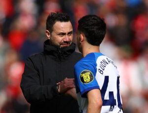 Roberto De Zerbi takker Buonanotte, selvom Brighton-holdet tabte 2-1 til Liverpool på Anfield.