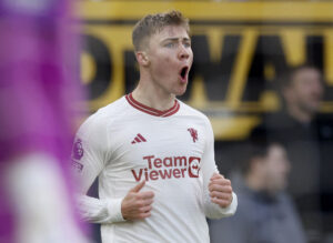 Rasmus Højlund jubler efter en scoring for Manchester United