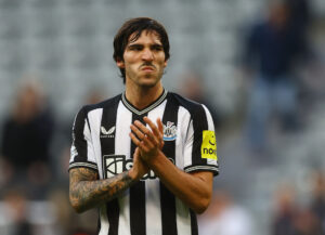 Sandro Tonali ser bekymret ud.