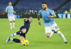 Lazios argentinske angriber Taty Castellanos løber efter bolden i Serie A.