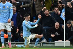 Pep Guardiola hylder Phil Foden som den bedste spiller i Premier League efter Manchester-derbyet imod rivalerne fra United.