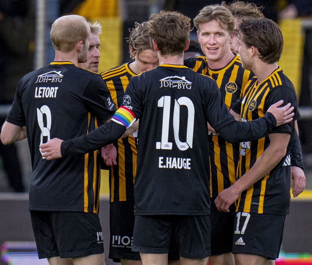 Aarhus Fremads Sebastian Buch scorer til 1-2 under kvartfinalen i DBU Pokalen mellem FC Nordsjælland og Aarhus Fremad i Farum onsdag den 5. april 2023