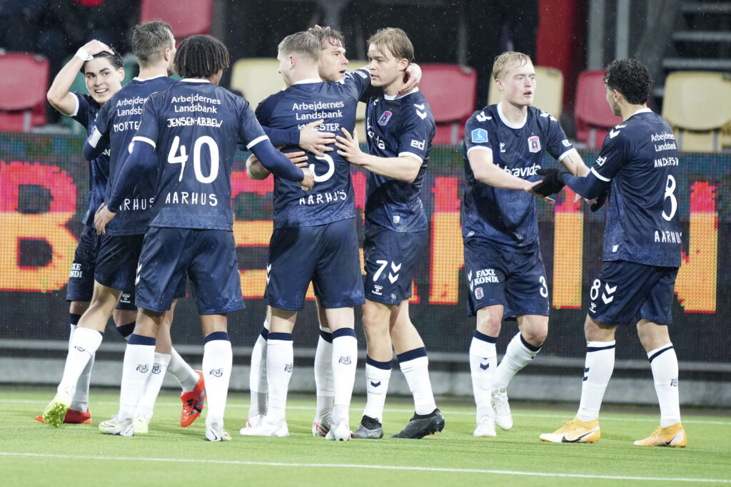 AGF-spillerne jubler efter en scoring mod Silkeborg IF.
