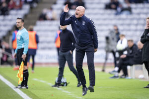 Uwe Rösler dirigerer sit AGF-mandskab under hjemmekampen mod Brøndby.