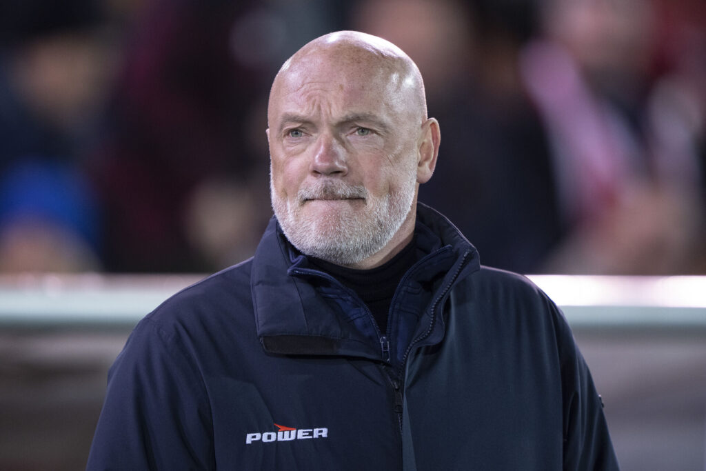 Uwe Rösler stor og spejder ind i sin fremtid i AGF, der netop er blevet forlænget til sommeren 2028.