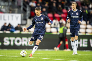 Mikkel Duelund i aktion for AGF.