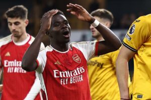 Bukayo Saka for Arsenal mod Wolverhampton i Premier League.