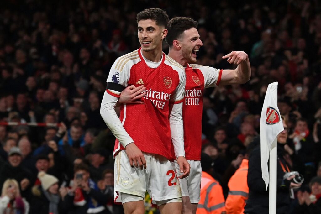 Kai Havertz og Declan Rice fejrer tyskerens scoring i Premier League-kampen mellem Arsenal og Chelsea.