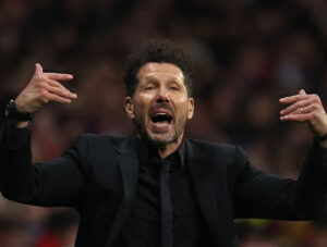 Diego Simeone gestikulerer med armene
