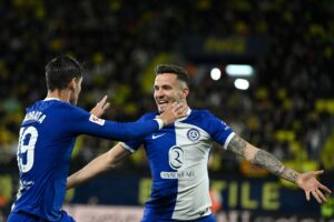 Saul Niguez jubler over sin scoring på danske Filip Jørgensen i kampen mod Villarreal.