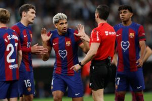 Ronald Araujo, Lamine Yamal, Andreas Christensen og Frenkie de Jong under LaLiga-kampen mellem Real Madrid og FC Barcelona.