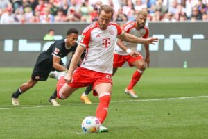 Harry Kane scorer sit mål nummer 400 i karrieren mod Frankfurt.