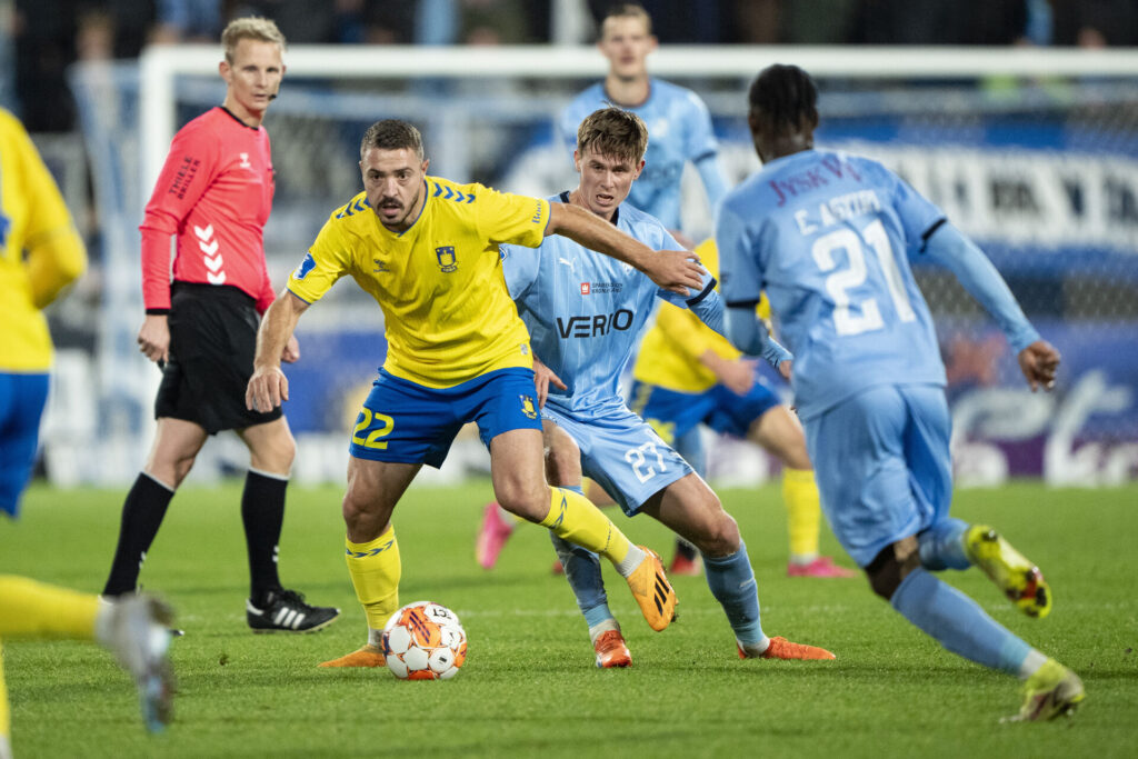 Josip Radosevic i aktion for Brøndby IF mod Randers FC.