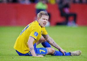 Brøndbys Nicolai Vallys har slået sig på banen.