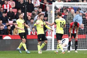 Jacob Bruun Larsen fejrer sin scoring for Burnley mod Sheffield United.
