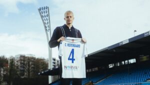 Christian Vestergaard med sin Kolding-trøje.