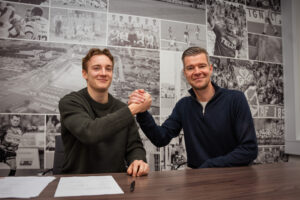 Mads Søndergaard forlænger sin kontrakt med Viborg FF.